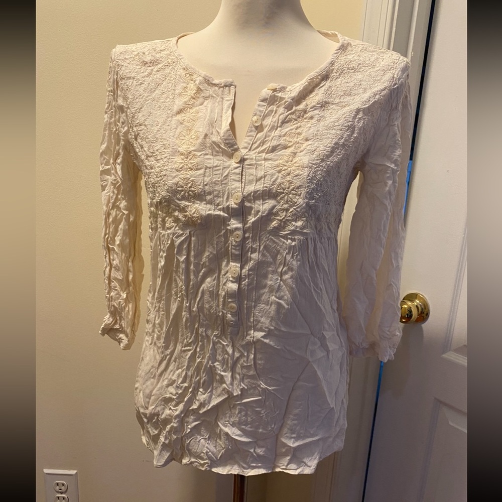 Chicos LS embroidered shirt